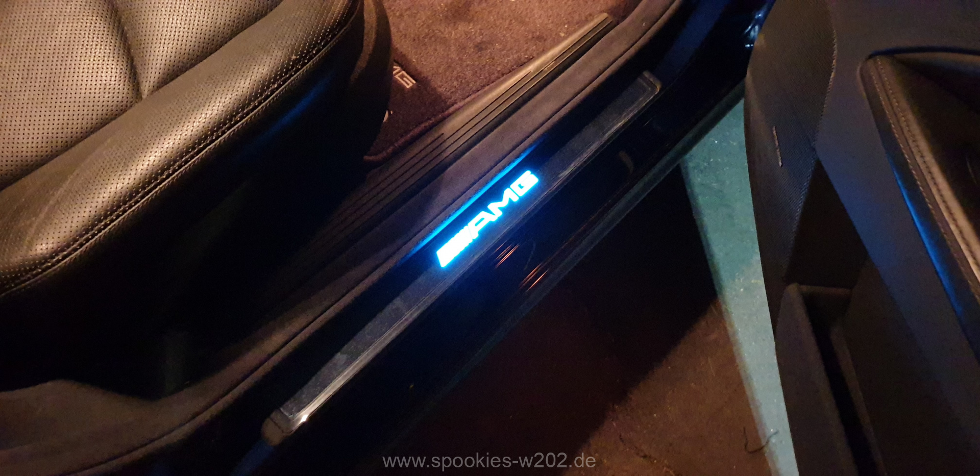 Mercedes-Benz E320 (W211) - Modifikationen – Beleuchtete AMG