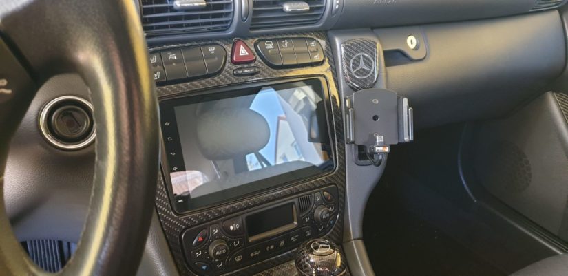Mercedes-Benz C240 (W203) – Modifikationen – Interieur – originale Telefonkonsole