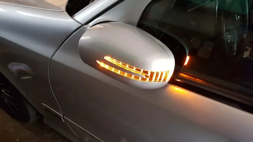 Mercedes-Benz E320 (W211) – Modifikationen – LED Aussenspiegelkappen