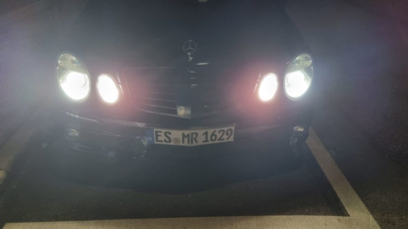 Mercedes-Benz E320 (W211) – Modifikationen – Osram Cool Blue Boost H7 Birnen für das Fernlicht